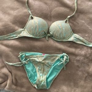 Gorgeous Add 2 Cups Victoria’s Secret bikini